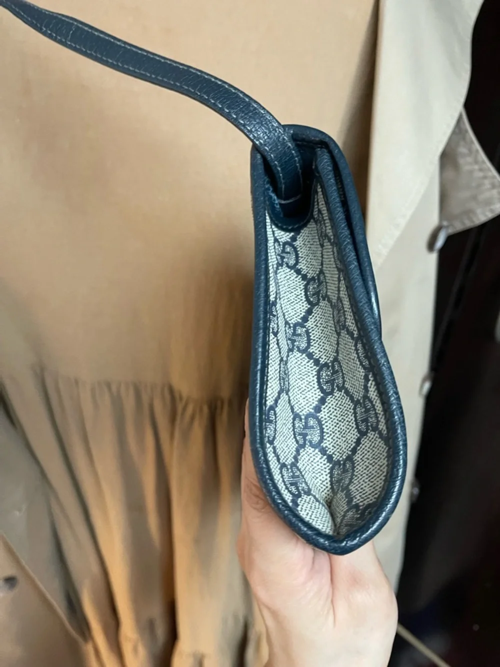 Authentic Gucci vintage GG canvas crossbody bag - Picture 6 of 13